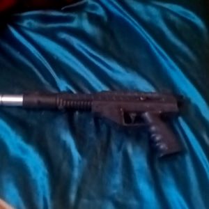 A fully automatic paintball gun